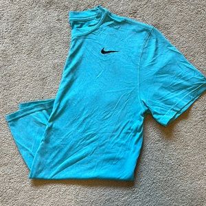 Men’s dri-fit Nike tee